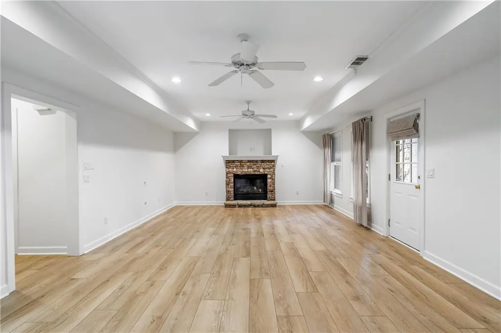 560 Glengate Cove, Sandy Springs, Georgia 30328, 5 Bedrooms Bedrooms, ,4 BathroomsBathrooms,Residential,Sold,560 Glengate Cove,7194179