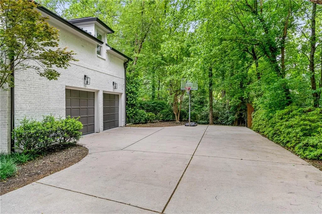560 Glengate Cove, Sandy Springs, Georgia 30328, 5 Bedrooms Bedrooms, ,4 BathroomsBathrooms,Residential,Sold,560 Glengate Cove,7194179