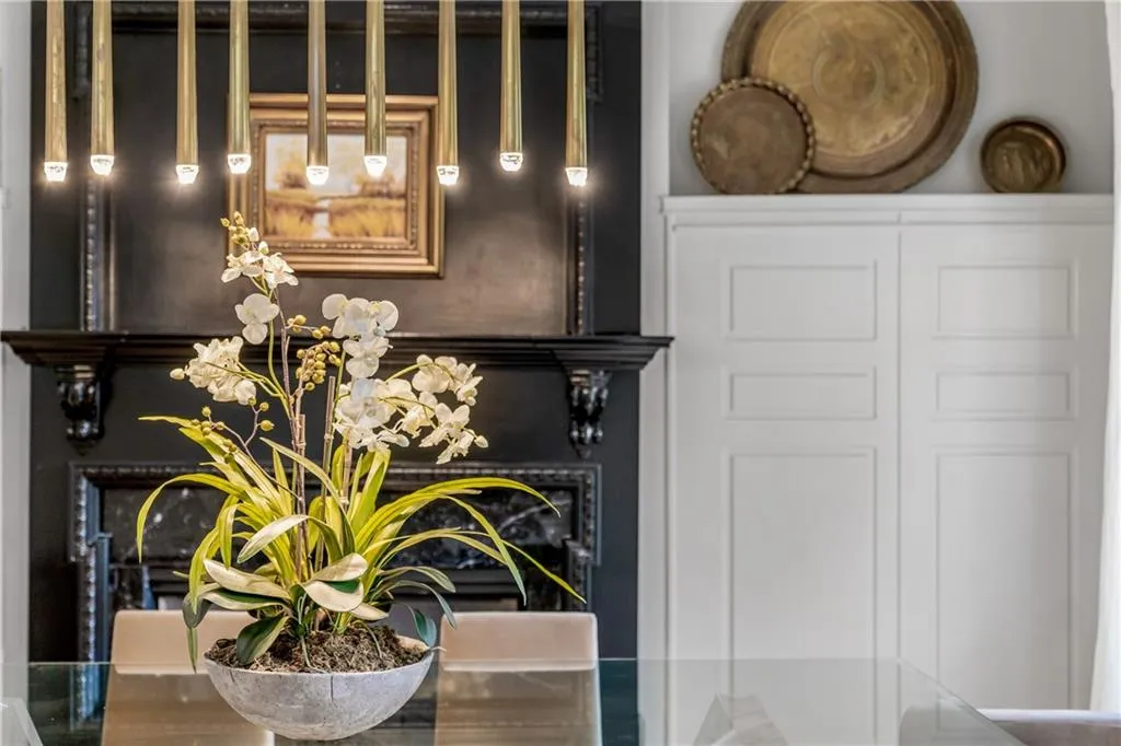 560 Glengate Cove, Sandy Springs, Georgia 30328, 5 Bedrooms Bedrooms, ,4 BathroomsBathrooms,Residential,Sold,560 Glengate Cove,7194179