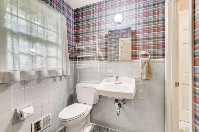 6550 Burdett Drive, Sandy Springs, Georgia 30328, 3 Bedrooms Bedrooms, ,2 BathroomsBathrooms,Residential,Sold,6550 Burdett Drive,6744765