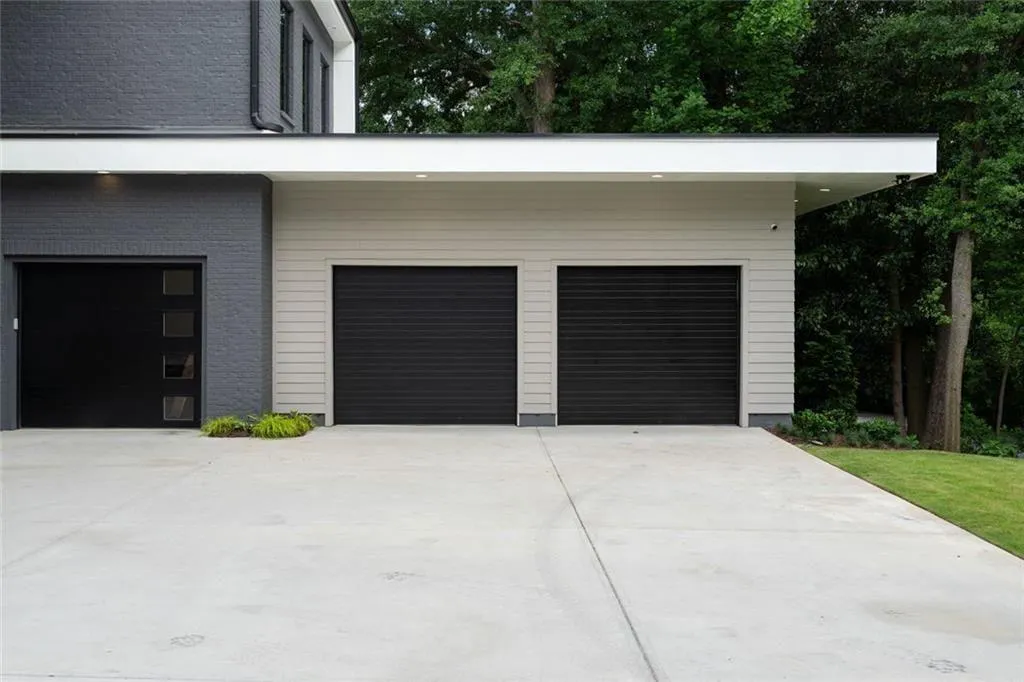 4063 Rickenbacker Drive Ne, Atlanta, Georgia 30342, 6 Bedrooms Bedrooms, 0 ,5 BathroomsBathrooms,Residential,For Sale,4063 Rickenbacker Drive Ne,7849265