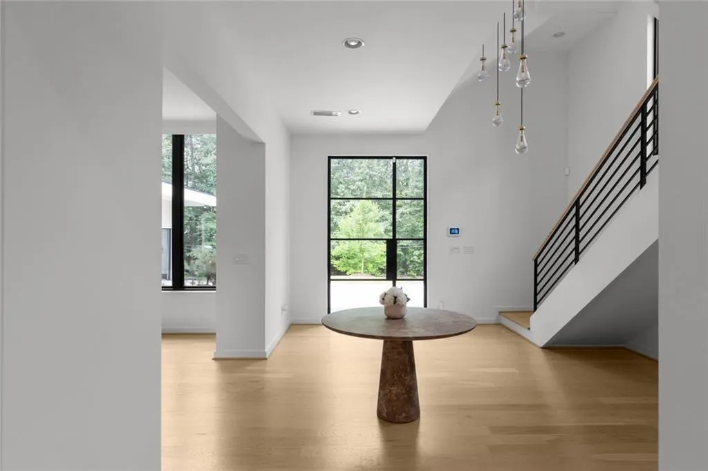 4063 Rickenbacker Drive Ne, Atlanta, Georgia 30342, 6 Bedrooms Bedrooms, 0 ,5 BathroomsBathrooms,Residential,For Sale,4063 Rickenbacker Drive Ne,7849265
