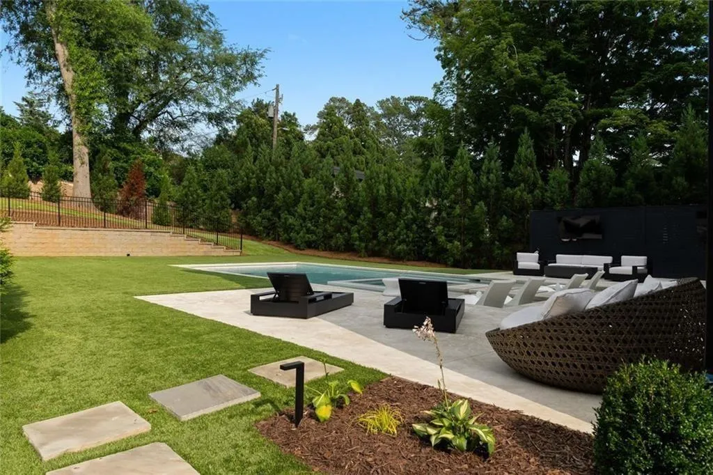 4063 Rickenbacker Drive Ne, Atlanta, Georgia 30342, 6 Bedrooms Bedrooms, 0 ,5 BathroomsBathrooms,Residential,For Sale,4063 Rickenbacker Drive Ne,7849265
