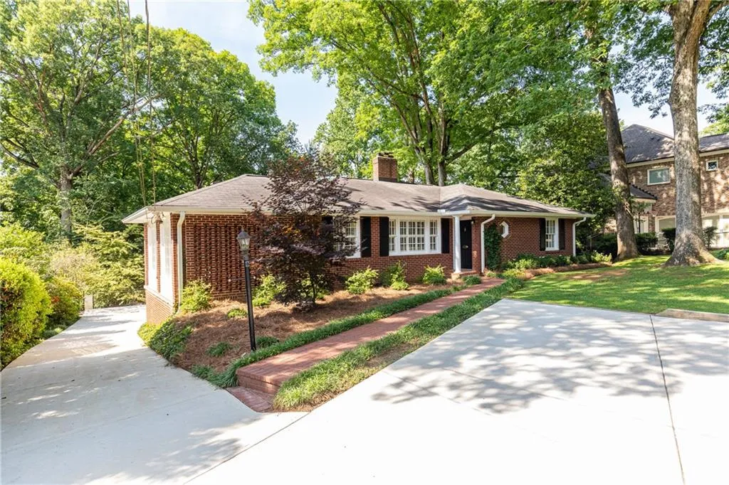 225 Elden Drive, Atlanta, Georgia 30342, 4 Bedrooms Bedrooms, ,3 BathroomsBathrooms,Residential,Sold,225 Elden Drive,6883447
