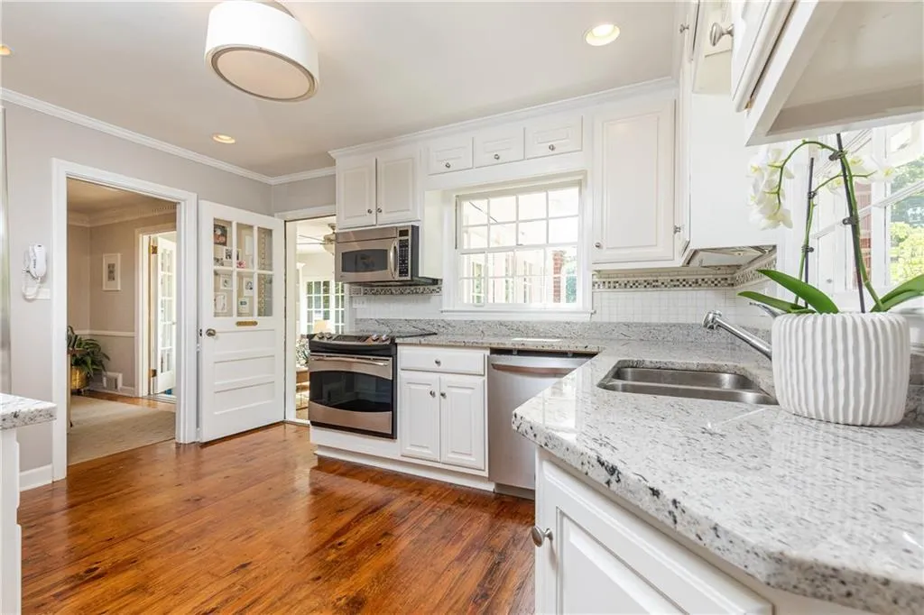 225 Elden Drive, Atlanta, Georgia 30342, 4 Bedrooms Bedrooms, ,3 BathroomsBathrooms,Residential,Sold,225 Elden Drive,6883447