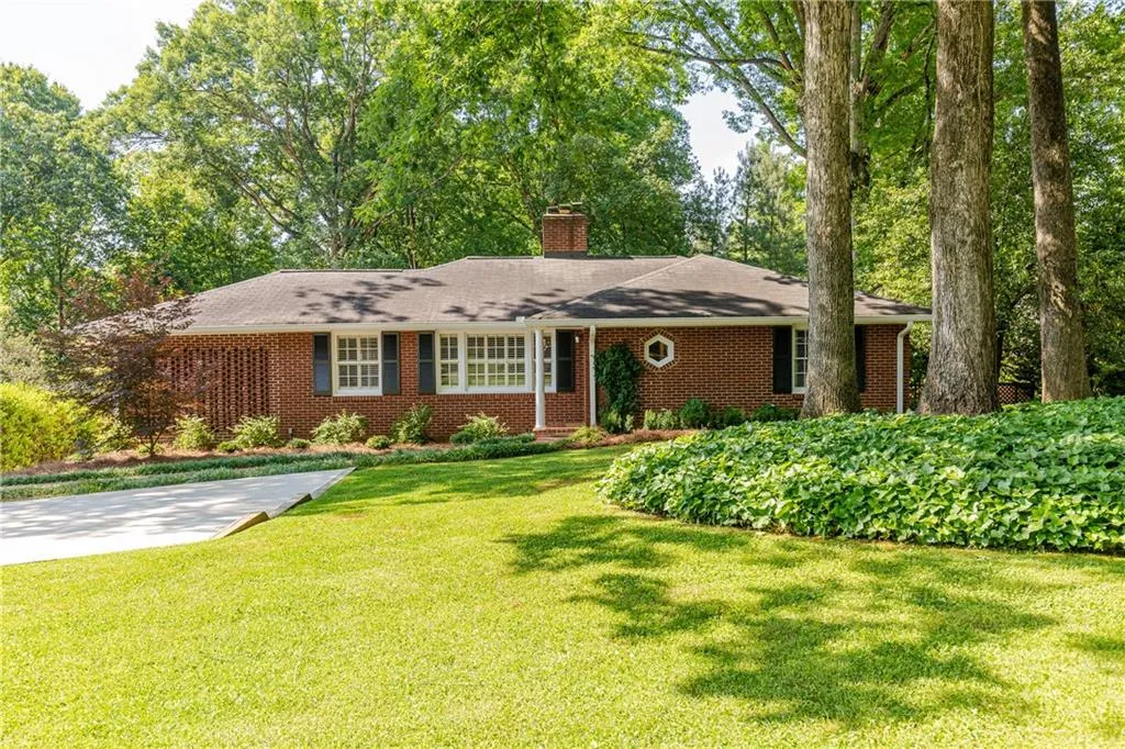 225 Elden Drive, Atlanta, Georgia 30342, 4 Bedrooms Bedrooms, ,3 BathroomsBathrooms,Residential,Sold,225 Elden Drive,6883447