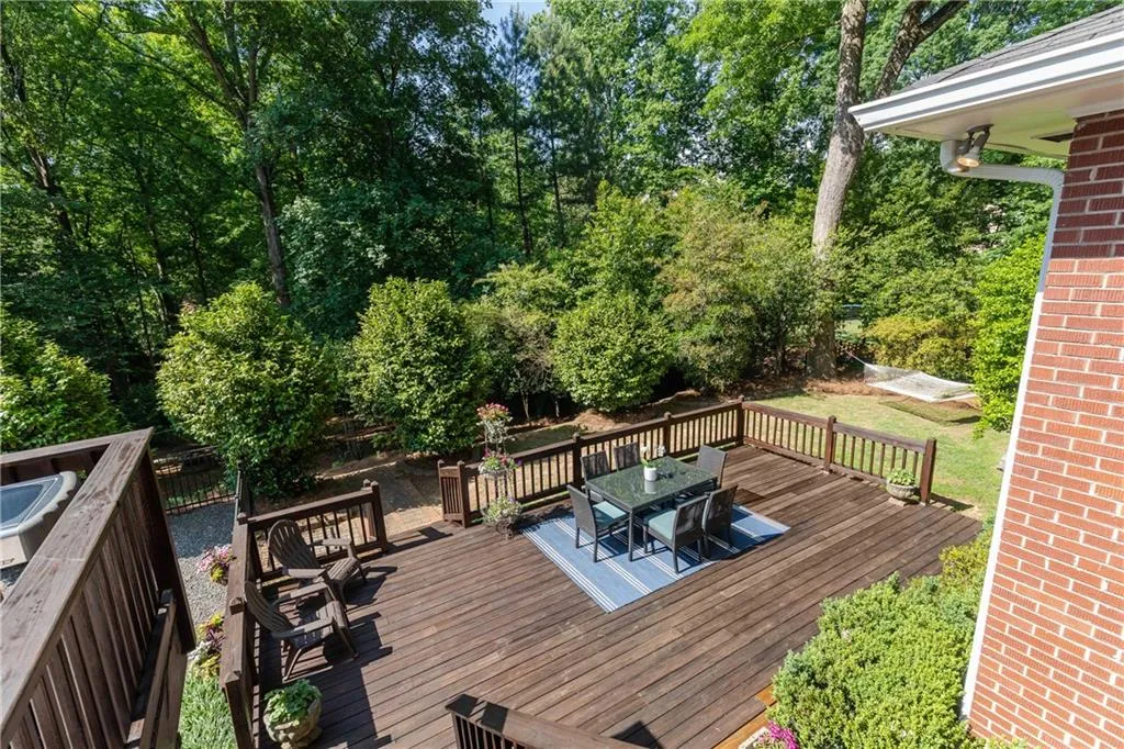225 Elden Drive, Atlanta, Georgia 30342, 4 Bedrooms Bedrooms, ,3 BathroomsBathrooms,Residential,Sold,225 Elden Drive,6883447