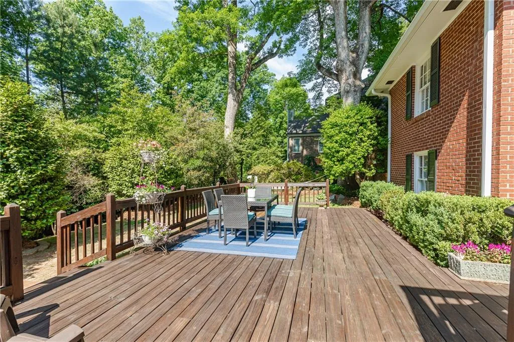 225 Elden Drive, Atlanta, Georgia 30342, 4 Bedrooms Bedrooms, ,3 BathroomsBathrooms,Residential,Sold,225 Elden Drive,6883447