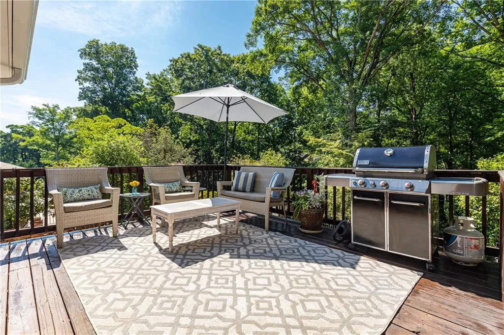 225 Elden Drive, Atlanta, Georgia 30342, 4 Bedrooms Bedrooms, ,3 BathroomsBathrooms,Residential,Sold,225 Elden Drive,6883447