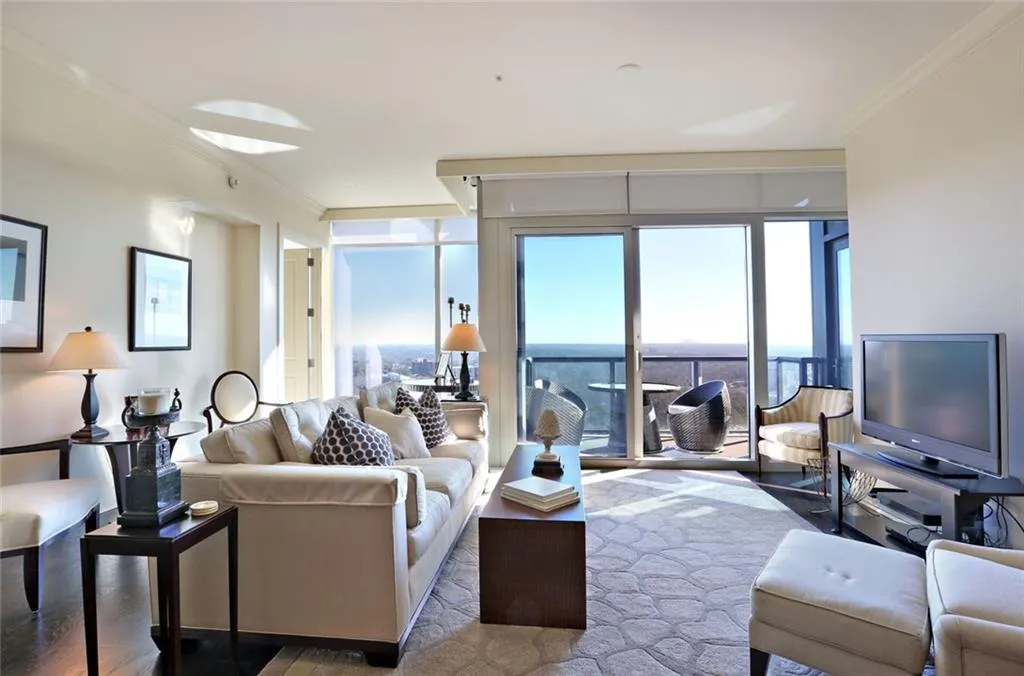 3630 Peachtree Road Ne Unit 3202, Atlanta, Georgia 30326, 2 Bedrooms Bedrooms, ,2 BathroomsBathrooms,Residential,Sold,3630 Peachtree Road Ne Unit 3202,5643508