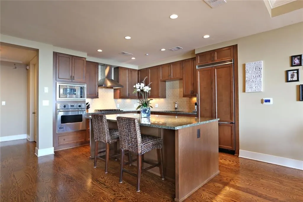 3630 Peachtree Road Ne Unit 3202, Atlanta, Georgia 30326, 2 Bedrooms Bedrooms, ,2 BathroomsBathrooms,Residential,Sold,3630 Peachtree Road Ne Unit 3202,5643508