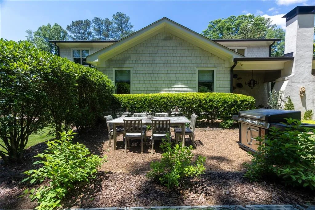 View of patio / terrace with area for grilling