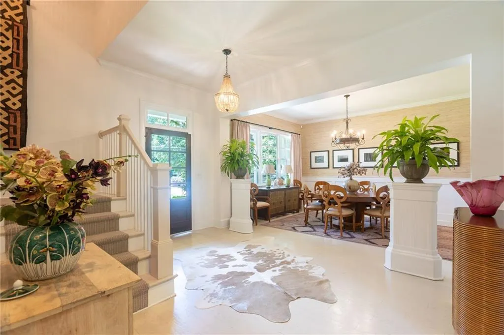 Foyer entrance with a notable chandelier and ornamental molding