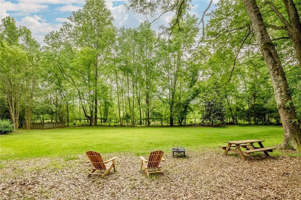 7960 Landowne Drive, Sandy Springs, Georgia 30350, 5 Bedrooms Bedrooms, ,5 BathroomsBathrooms,Residential,Sold,7960 Landowne Drive,6905169