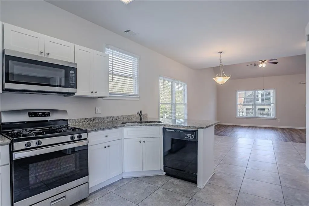 966 Westmoreland Circle Nw, Atlanta, Georgia 30318, 3 Bedrooms Bedrooms, ,2 BathroomsBathrooms,Residential,For Sale,966 Westmoreland Circle Nw,7543352