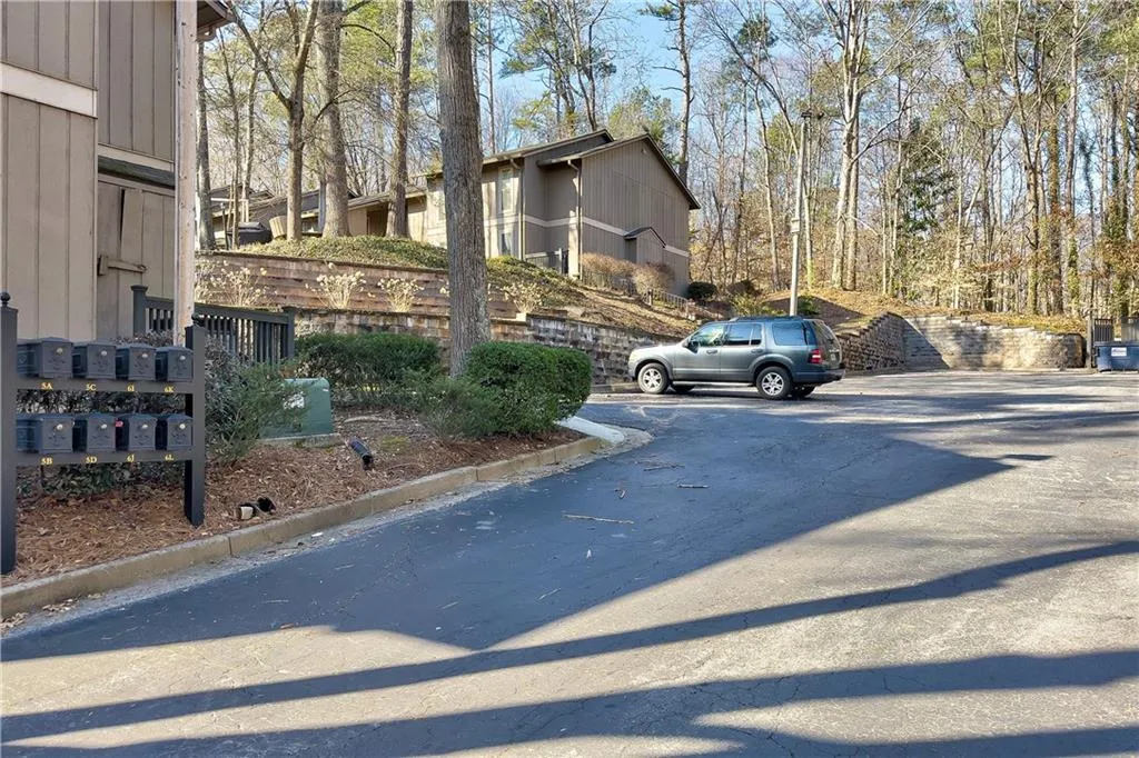 8740 Roswell Road Unit 5c, Sandy Springs, Georgia 30350, 2 Bedrooms Bedrooms, ,2 BathroomsBathrooms,Residential,Sold,8740 Roswell Road Unit 5c,7168596