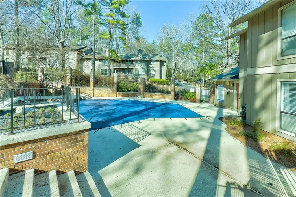 8740 Roswell Road Unit 5c, Sandy Springs, Georgia 30350, 2 Bedrooms Bedrooms, ,2 BathroomsBathrooms,Residential,Sold,8740 Roswell Road Unit 5c,7168596