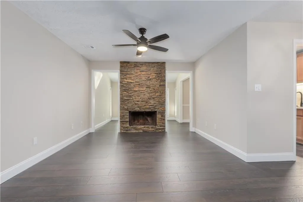 8740 Roswell Road Unit 5c, Sandy Springs, Georgia 30350, 2 Bedrooms Bedrooms, ,2 BathroomsBathrooms,Residential,Sold,8740 Roswell Road Unit 5c,7168596