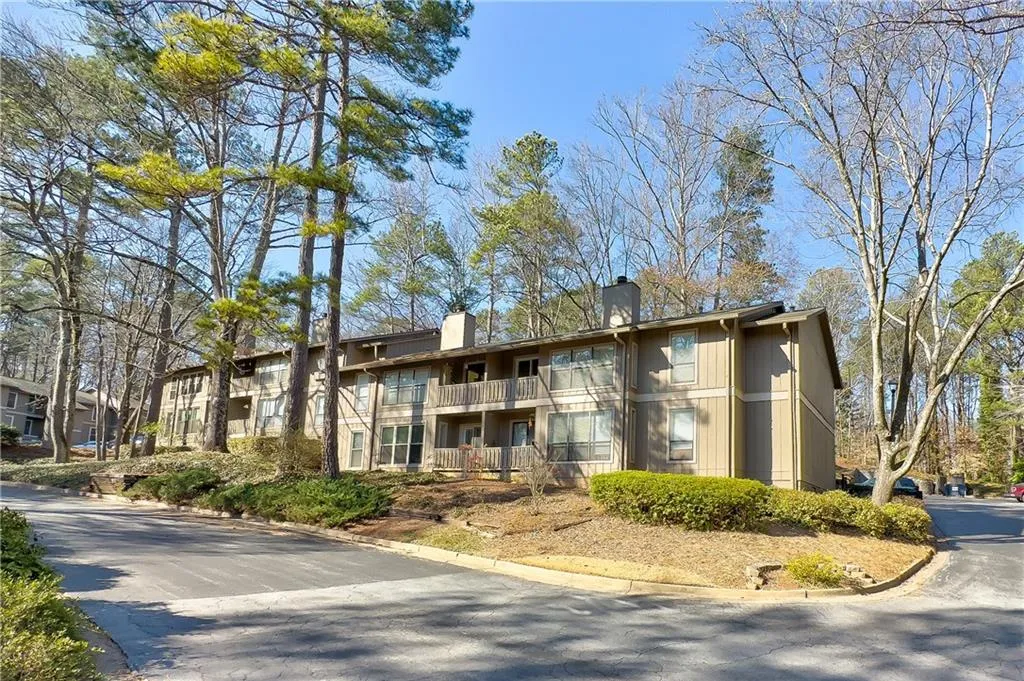 8740 Roswell Road Unit 5c, Sandy Springs, Georgia 30350, 2 Bedrooms Bedrooms, ,2 BathroomsBathrooms,Residential,Sold,8740 Roswell Road Unit 5c,7168596