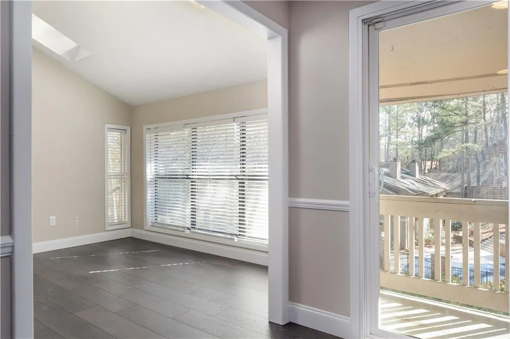 8740 Roswell Road Unit 5c, Sandy Springs, Georgia 30350, 2 Bedrooms Bedrooms, ,2 BathroomsBathrooms,Residential,Sold,8740 Roswell Road Unit 5c,7168596