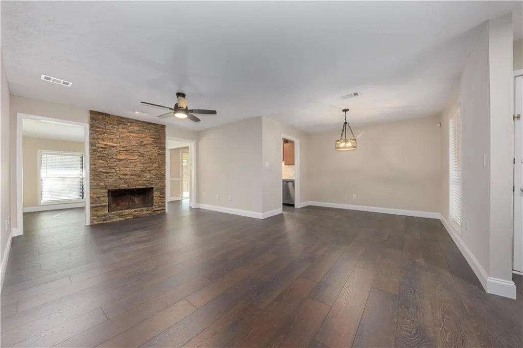 8740 Roswell Road Unit 5c, Sandy Springs, Georgia 30350, 2 Bedrooms Bedrooms, ,2 BathroomsBathrooms,Residential,Sold,8740 Roswell Road Unit 5c,7168596