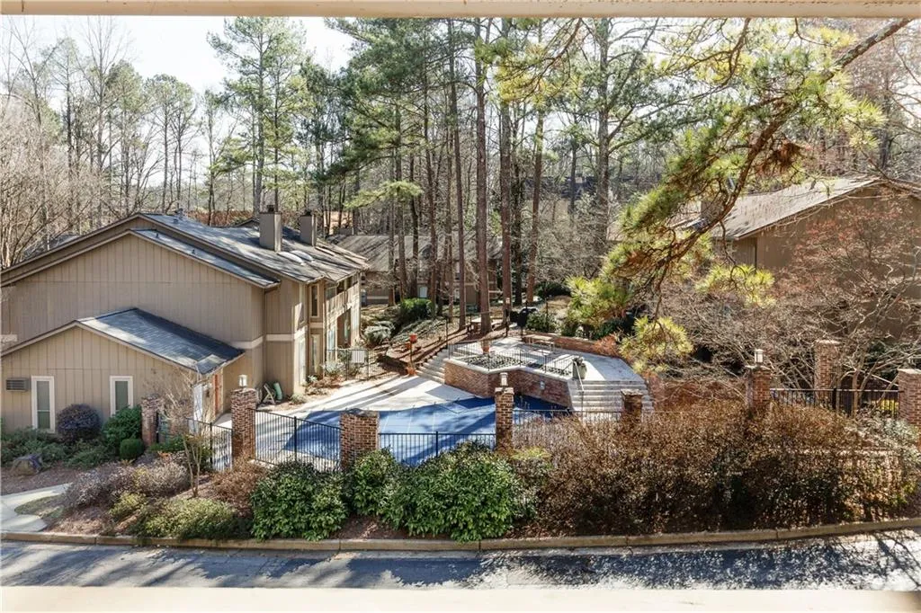 8740 Roswell Road Unit 5c, Sandy Springs, Georgia 30350, 2 Bedrooms Bedrooms, ,2 BathroomsBathrooms,Residential,Sold,8740 Roswell Road Unit 5c,7168596