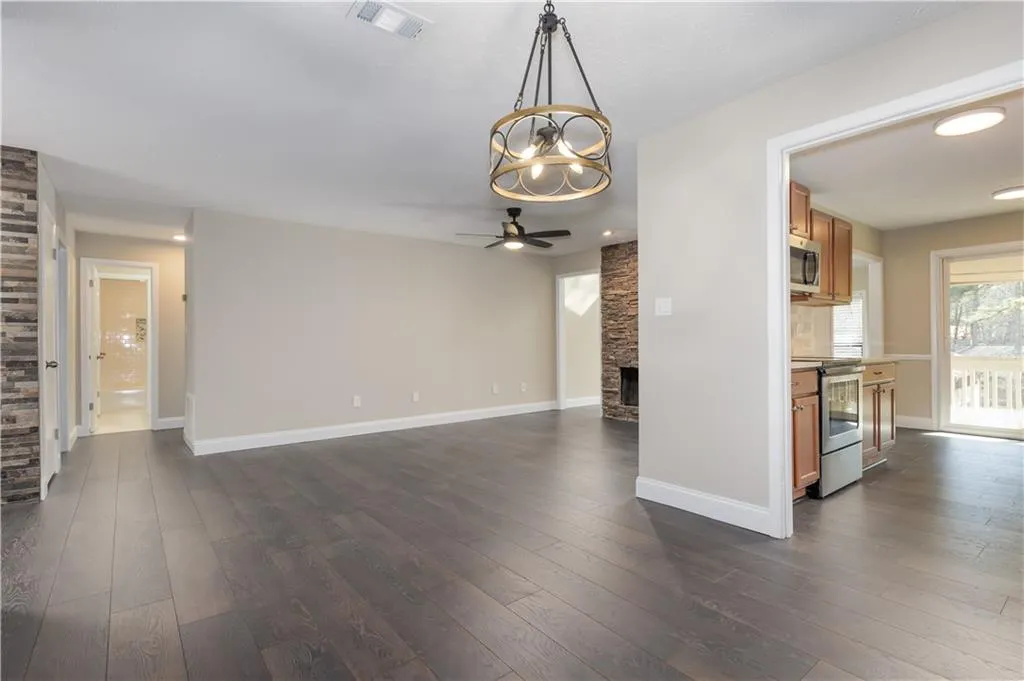 8740 Roswell Road Unit 5c, Sandy Springs, Georgia 30350, 2 Bedrooms Bedrooms, ,2 BathroomsBathrooms,Residential,Sold,8740 Roswell Road Unit 5c,7168596