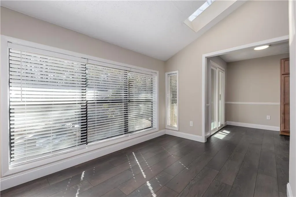 8740 Roswell Road Unit 5c, Sandy Springs, Georgia 30350, 2 Bedrooms Bedrooms, ,2 BathroomsBathrooms,Residential,Sold,8740 Roswell Road Unit 5c,7168596