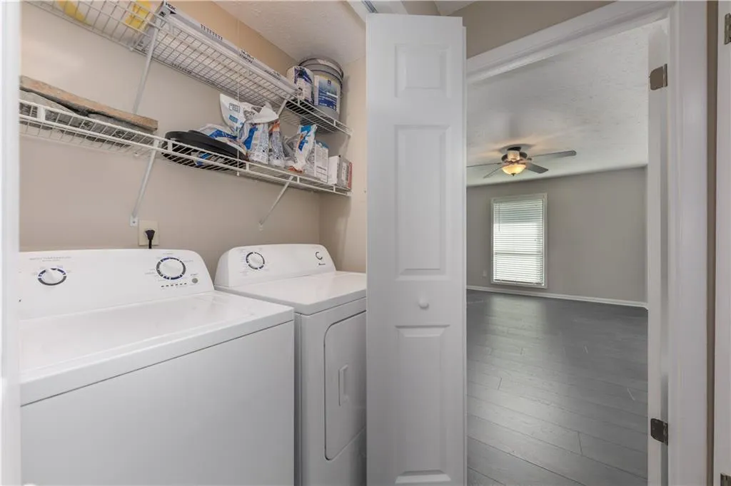 8740 Roswell Road Unit 5c, Sandy Springs, Georgia 30350, 2 Bedrooms Bedrooms, ,2 BathroomsBathrooms,Residential,Sold,8740 Roswell Road Unit 5c,7168596