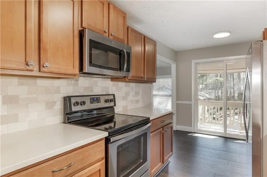 8740 Roswell Road Unit 5c, Sandy Springs, Georgia 30350, 2 Bedrooms Bedrooms, ,2 BathroomsBathrooms,Residential,Sold,8740 Roswell Road Unit 5c,7168596