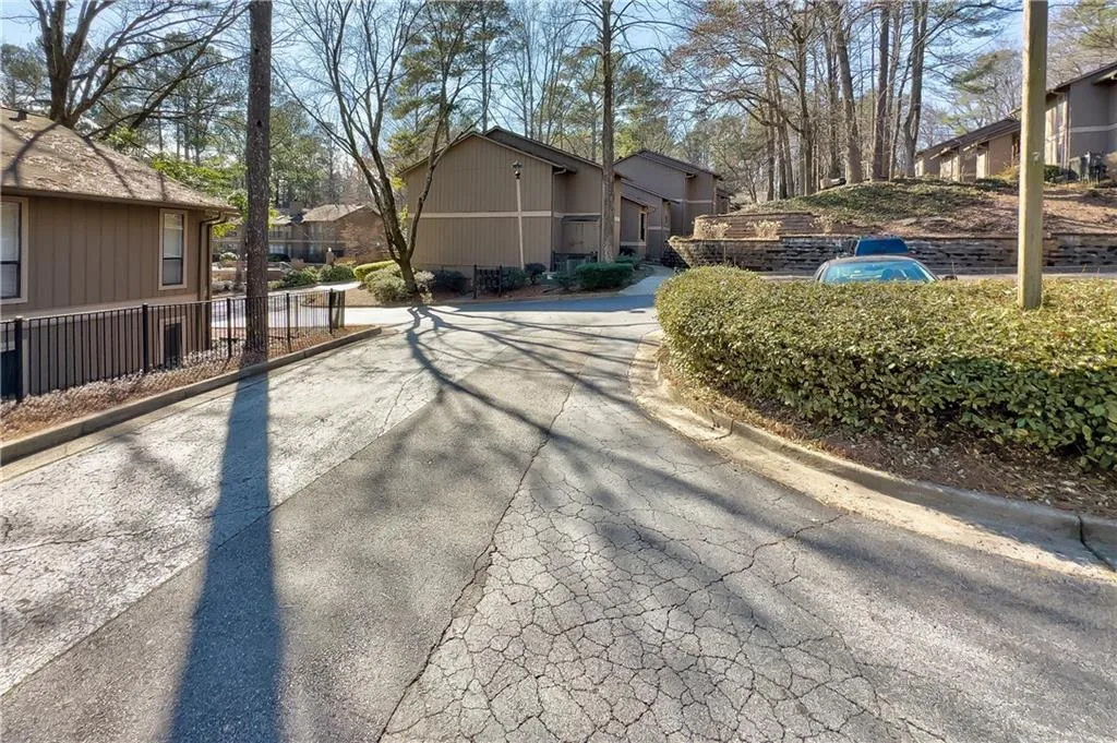 8740 Roswell Road Unit 5c, Sandy Springs, Georgia 30350, 2 Bedrooms Bedrooms, ,2 BathroomsBathrooms,Residential,Sold,8740 Roswell Road Unit 5c,7168596