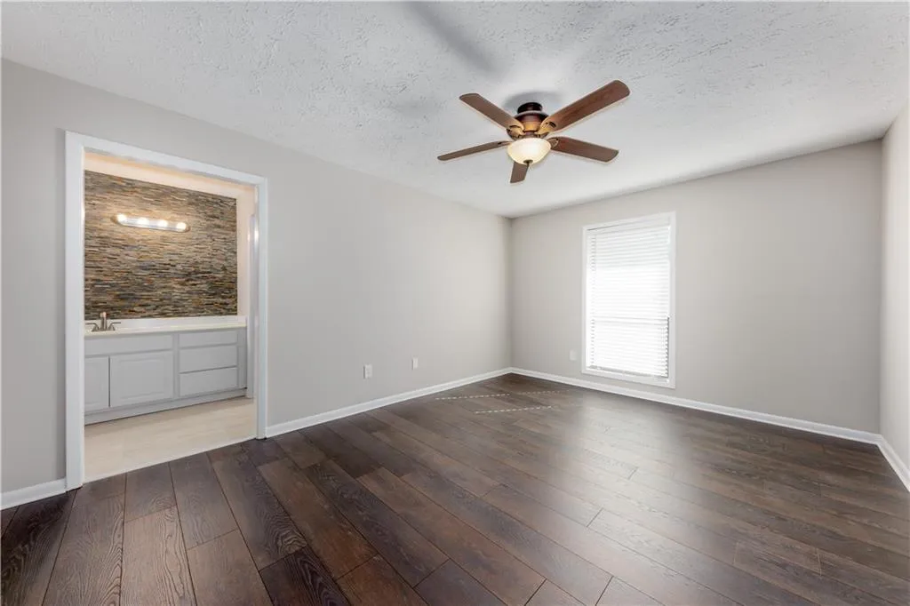 8740 Roswell Road Unit 5c, Sandy Springs, Georgia 30350, 2 Bedrooms Bedrooms, ,2 BathroomsBathrooms,Residential,Sold,8740 Roswell Road Unit 5c,7168596