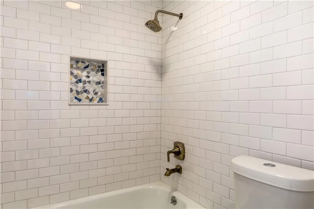 8740 Roswell Road Unit 5c, Sandy Springs, Georgia 30350, 2 Bedrooms Bedrooms, ,2 BathroomsBathrooms,Residential,Sold,8740 Roswell Road Unit 5c,7168596