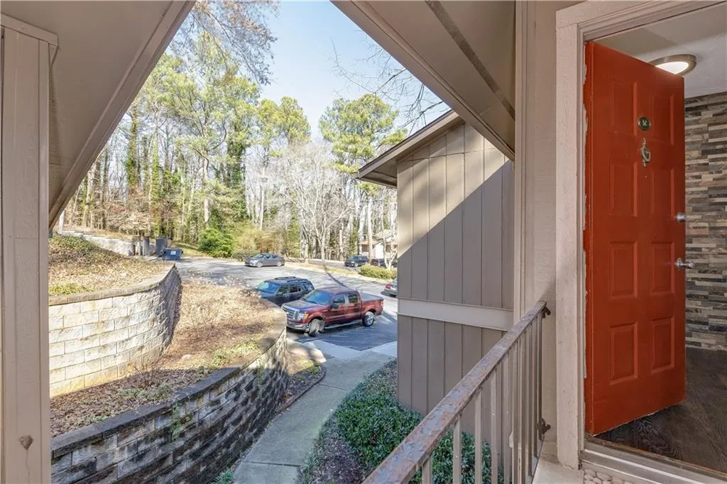8740 Roswell Road Unit 5c, Sandy Springs, Georgia 30350, 2 Bedrooms Bedrooms, ,2 BathroomsBathrooms,Residential,Sold,8740 Roswell Road Unit 5c,7168596