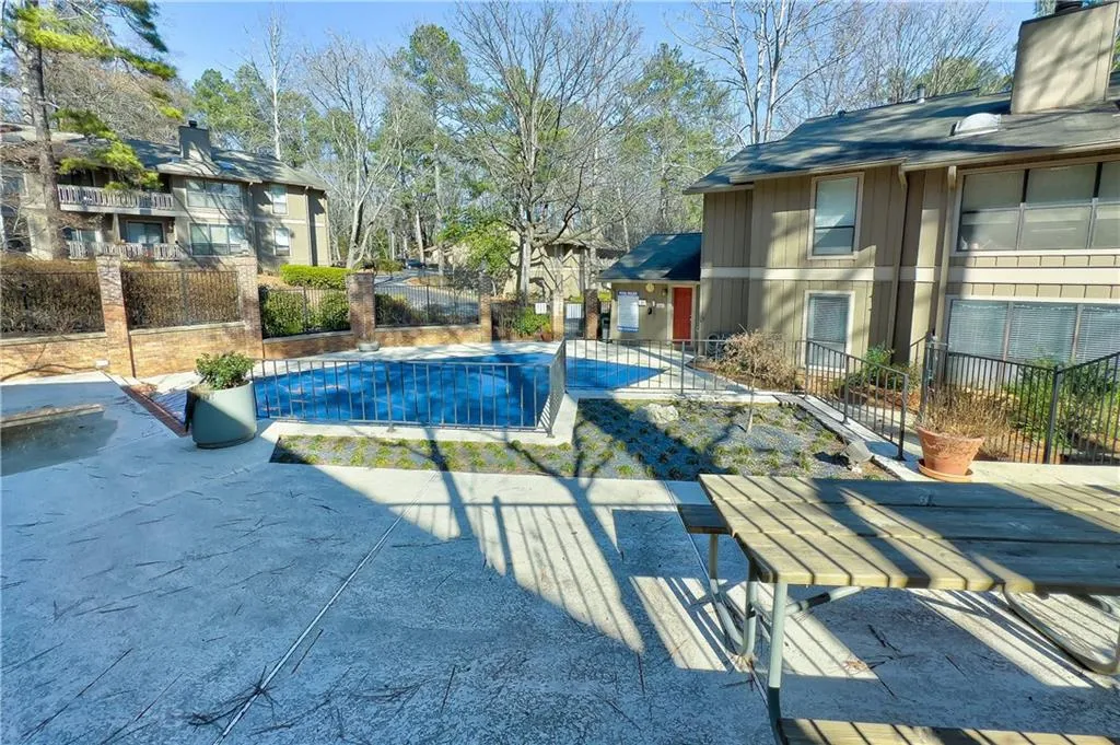 8740 Roswell Road Unit 5c, Sandy Springs, Georgia 30350, 2 Bedrooms Bedrooms, ,2 BathroomsBathrooms,Residential,Sold,8740 Roswell Road Unit 5c,7168596