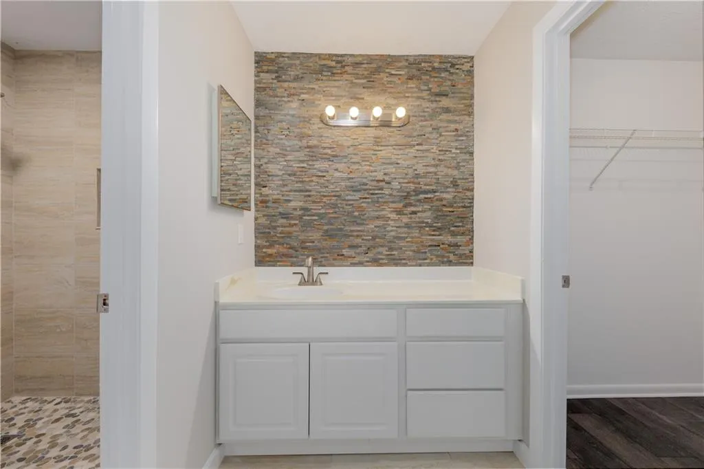 8740 Roswell Road Unit 5c, Sandy Springs, Georgia 30350, 2 Bedrooms Bedrooms, ,2 BathroomsBathrooms,Residential,Sold,8740 Roswell Road Unit 5c,7168596