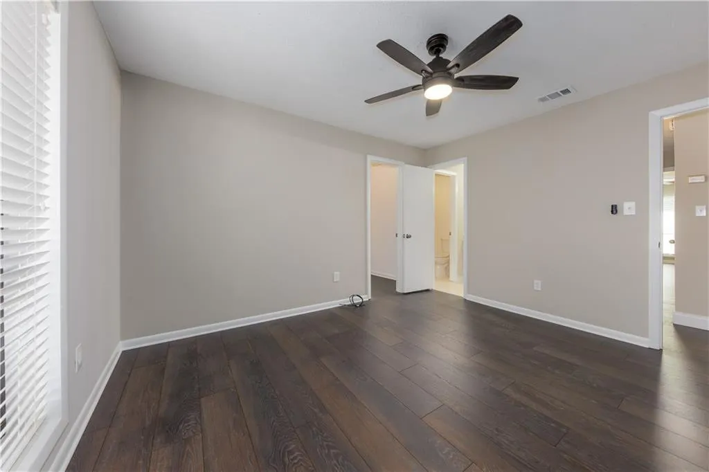 8740 Roswell Road Unit 5c, Sandy Springs, Georgia 30350, 2 Bedrooms Bedrooms, ,2 BathroomsBathrooms,Residential,Sold,8740 Roswell Road Unit 5c,7168596
