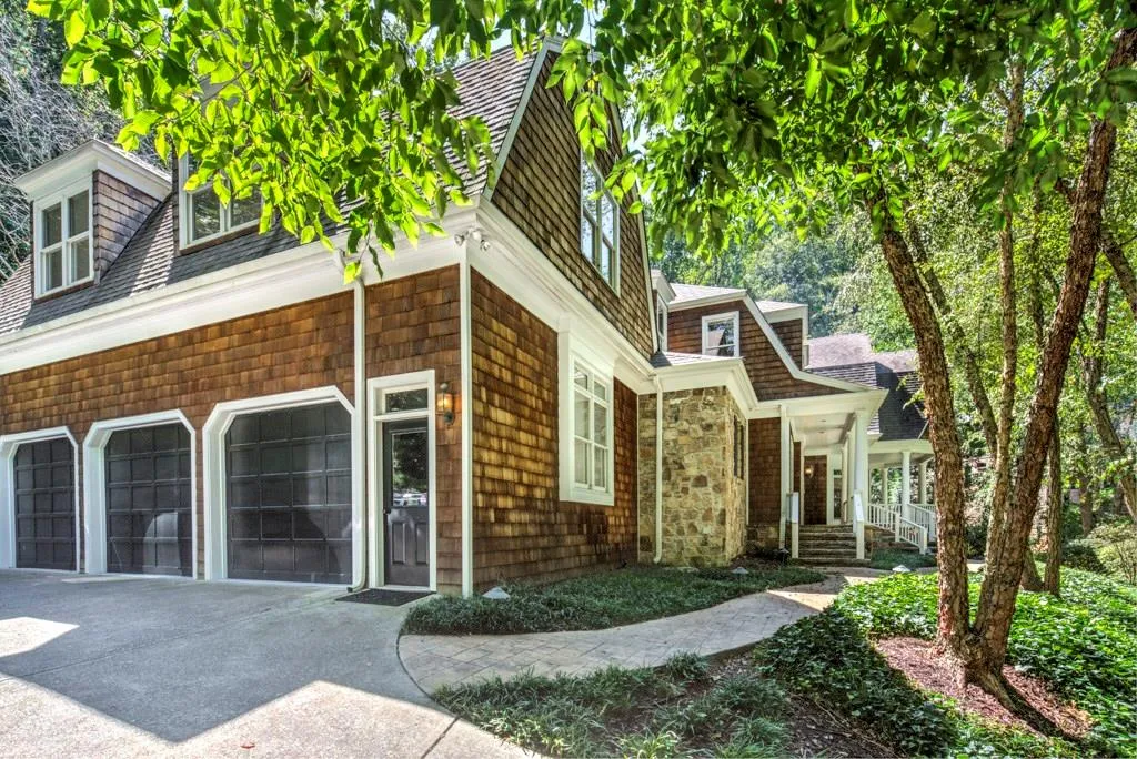8310 Grogans Ferry Road, Sandy Springs, Georgia 30350, 6 Bedrooms Bedrooms, ,5 BathroomsBathrooms,Residential,Sold,8310 Grogans Ferry Road,5905324