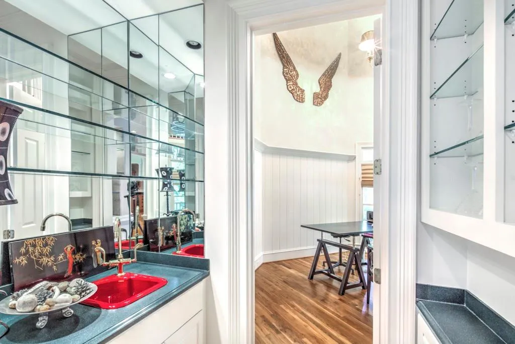 8310 Grogans Ferry Road, Sandy Springs, Georgia 30350, 6 Bedrooms Bedrooms, ,5 BathroomsBathrooms,Residential,Sold,8310 Grogans Ferry Road,5905324