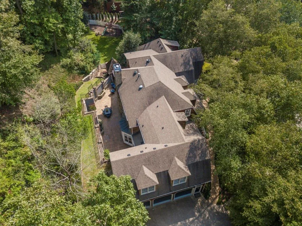 8310 Grogans Ferry Road, Sandy Springs, Georgia 30350, 6 Bedrooms Bedrooms, ,5 BathroomsBathrooms,Residential,Sold,8310 Grogans Ferry Road,5905324