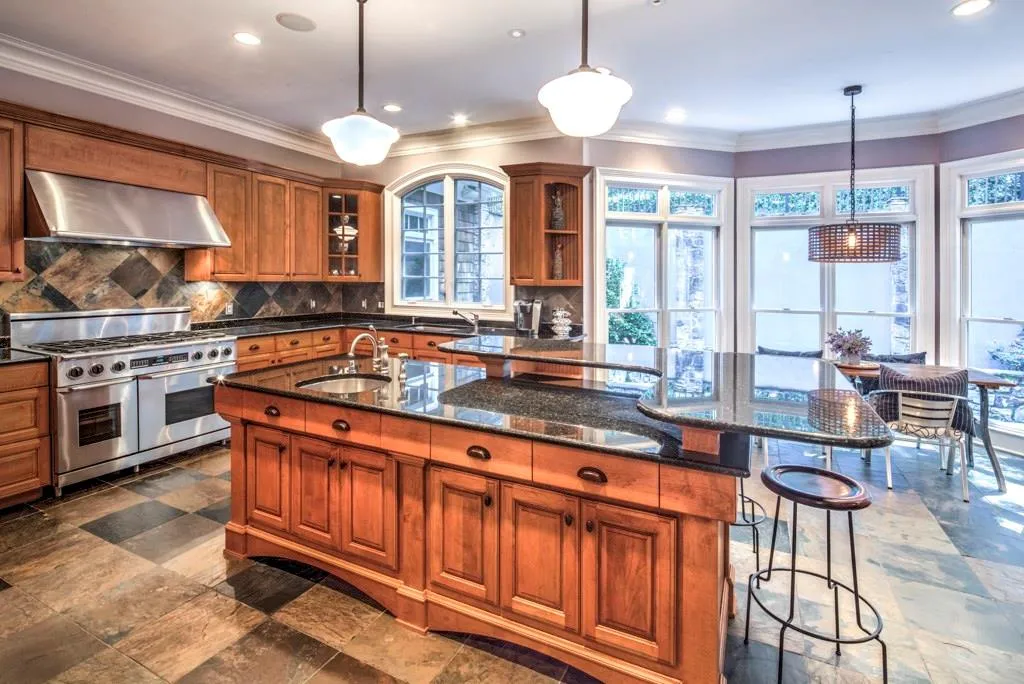 8310 Grogans Ferry Road, Sandy Springs, Georgia 30350, 6 Bedrooms Bedrooms, ,5 BathroomsBathrooms,Residential,Sold,8310 Grogans Ferry Road,5905324