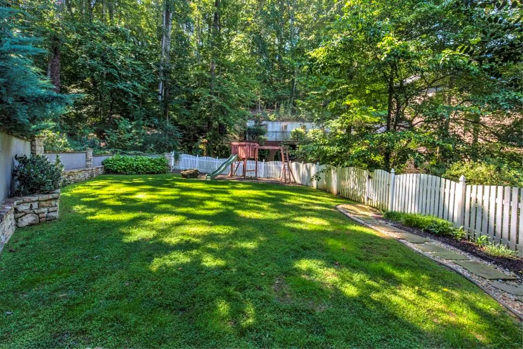 8310 Grogans Ferry Road, Sandy Springs, Georgia 30350, 6 Bedrooms Bedrooms, ,5 BathroomsBathrooms,Residential,Sold,8310 Grogans Ferry Road,5905324