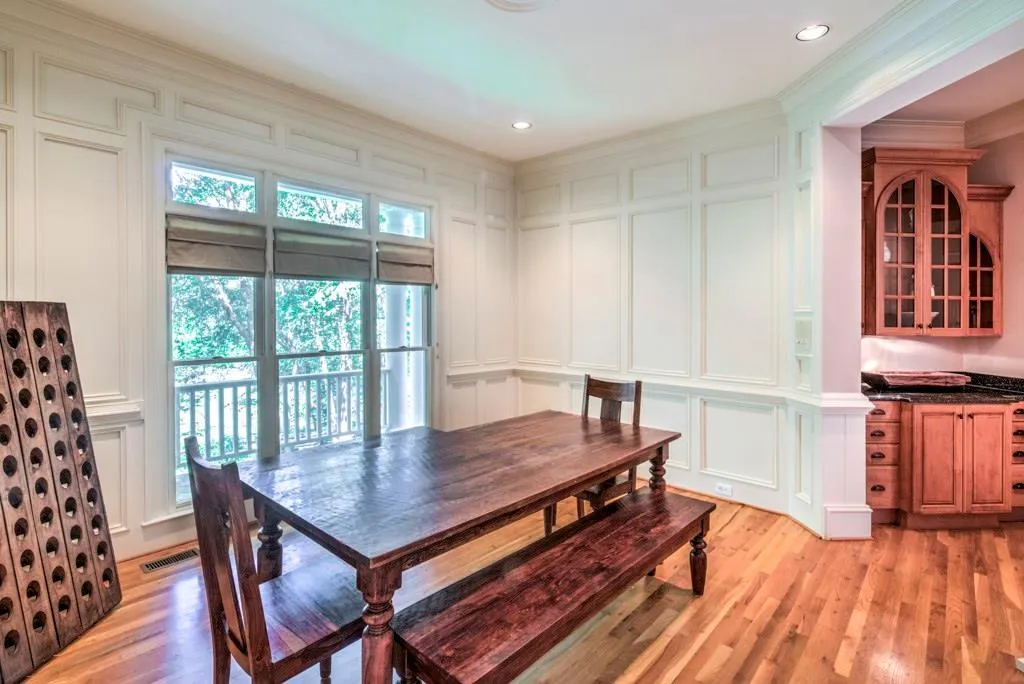 8310 Grogans Ferry Road, Sandy Springs, Georgia 30350, 6 Bedrooms Bedrooms, ,5 BathroomsBathrooms,Residential,Sold,8310 Grogans Ferry Road,5905324