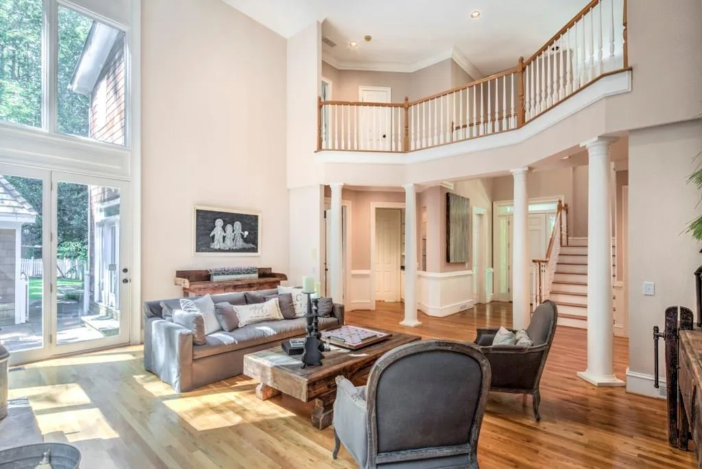 8310 Grogans Ferry Road, Sandy Springs, Georgia 30350, 6 Bedrooms Bedrooms, ,5 BathroomsBathrooms,Residential,Sold,8310 Grogans Ferry Road,5905324
