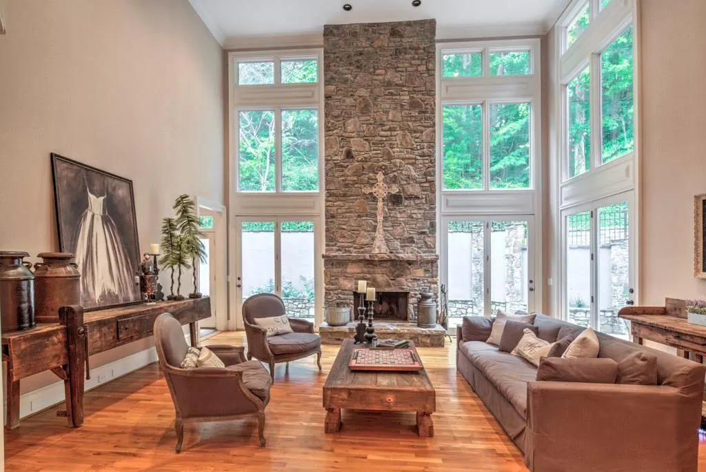 8310 Grogans Ferry Road, Sandy Springs, Georgia 30350, 6 Bedrooms Bedrooms, ,5 BathroomsBathrooms,Residential,Sold,8310 Grogans Ferry Road,5905324