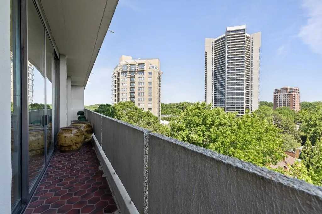 2575 Peachtree Road Ne Unit 14a, Atlanta, Georgia 30305, 2 Bedrooms Bedrooms, ,2 BathroomsBathrooms,Residential,For Sale,2575 Peachtree Road Ne Unit 14a,7619186