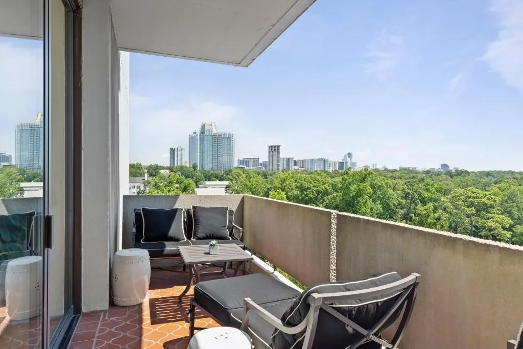 2575 Peachtree Road Ne Unit 14a, Atlanta, Georgia 30305, 2 Bedrooms Bedrooms, ,2 BathroomsBathrooms,Residential,For Sale,2575 Peachtree Road Ne Unit 14a,7619186