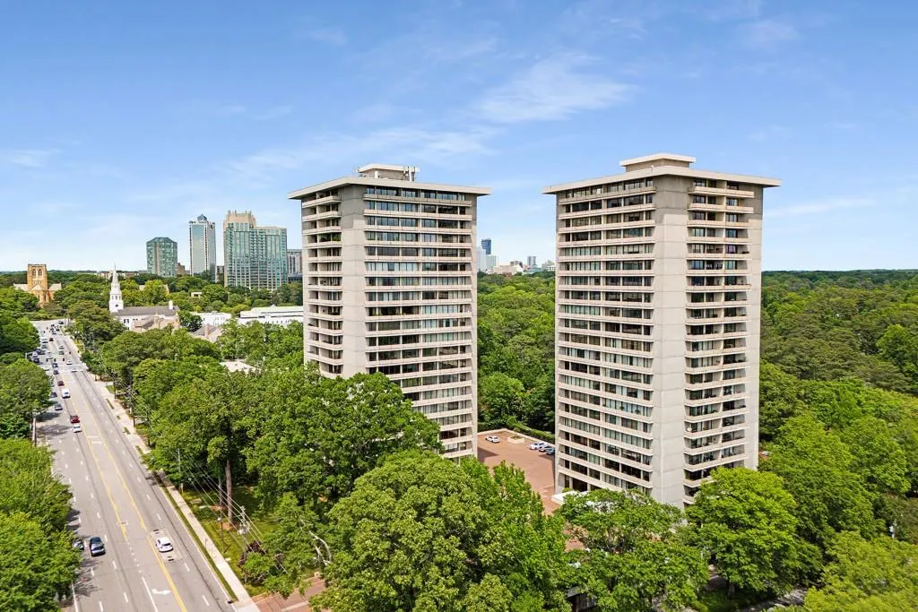 2575 Peachtree Road Ne Unit 14a, Atlanta, Georgia 30305, 2 Bedrooms Bedrooms, ,2 BathroomsBathrooms,Residential,For Sale,2575 Peachtree Road Ne Unit 14a,7619186