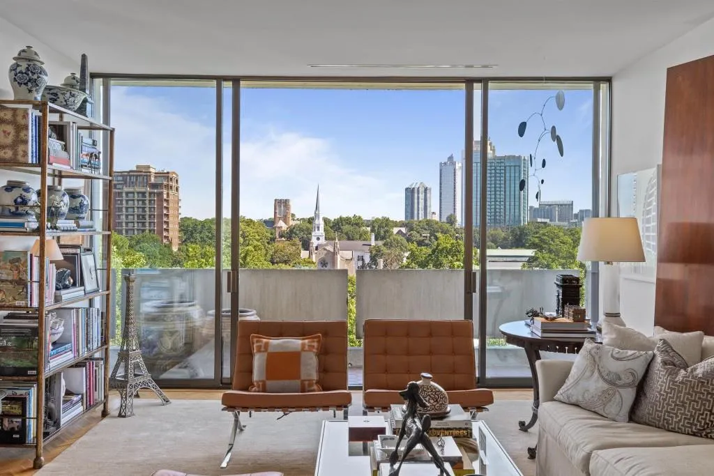 2575 Peachtree Road Ne Unit 14a, Atlanta, Georgia 30305, 2 Bedrooms Bedrooms, ,2 BathroomsBathrooms,Residential,For Sale,2575 Peachtree Road Ne Unit 14a,7619186