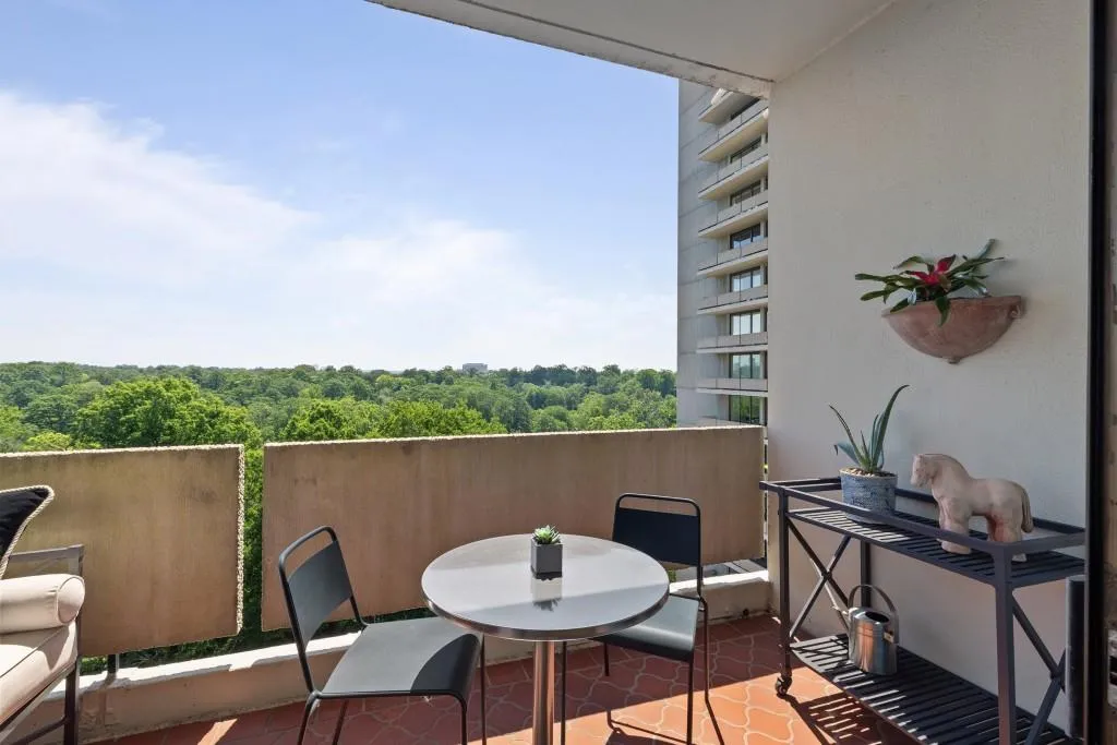 2575 Peachtree Road Ne Unit 14a, Atlanta, Georgia 30305, 2 Bedrooms Bedrooms, ,2 BathroomsBathrooms,Residential,For Sale,2575 Peachtree Road Ne Unit 14a,7619186
